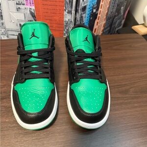 Jordan Sneakers in Green and Black